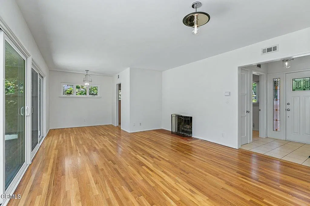 3 bed, 2.0 bath, 1304 sqft, $6,500 — Photo 2