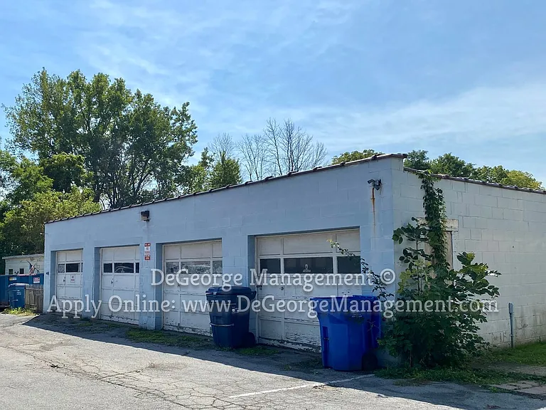 1161 E Union St — Photo 26