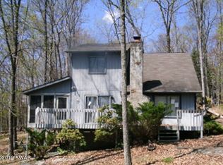 1716 Woodbridge Dr E, Bushkill, PA 18324