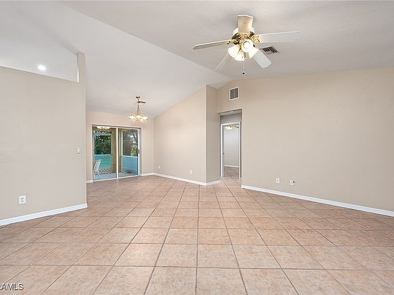 4th image of 305 SE 22nd St