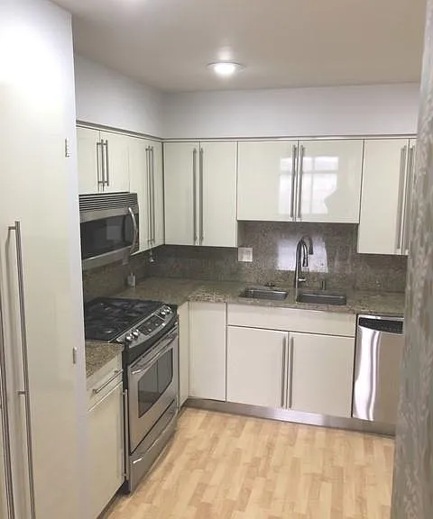 35 Harborview Dr #302 — Photo 17