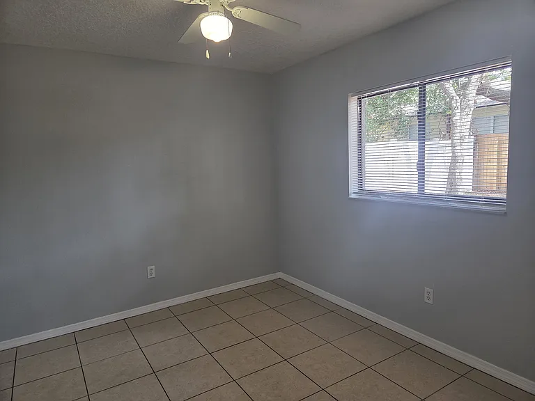 7436 Navajo Trl — Photo 12