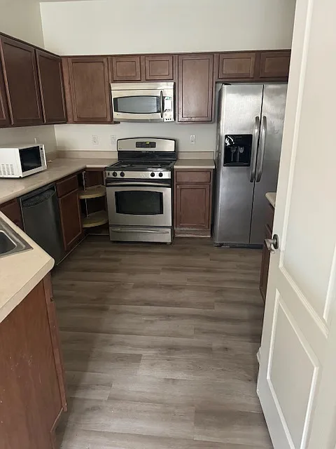 3 bed, 1925 sqft, $2,250 — Photo 2