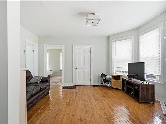 3rd image of 4 Lathrop Avenue