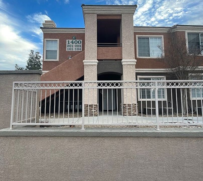 1st image of 1400 Seward St Unit 202