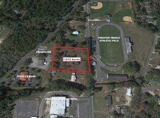 260 Kylea Laird Dr, Freeport, FL 32439