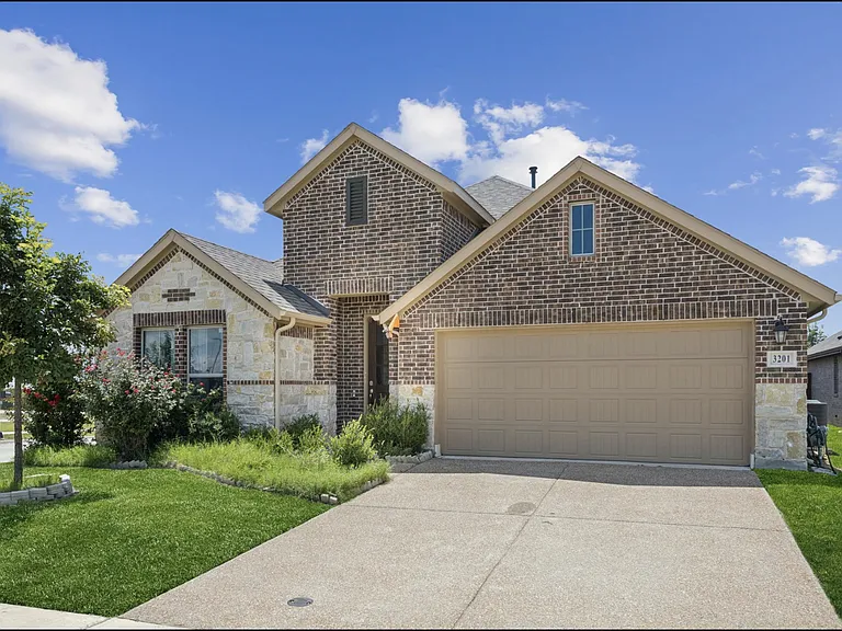 3201 Velma Ln — Photo 2