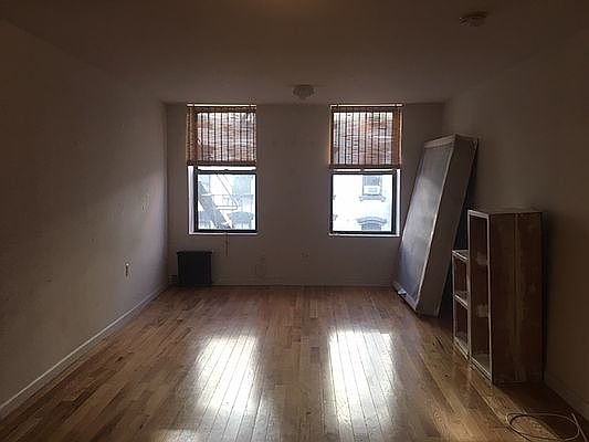 2nd image of 157 1/2 Stanton St APT 8