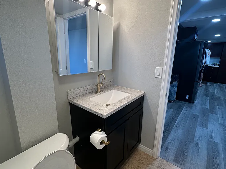 2339 Van Ness Ave #B — Photo 9