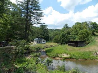 972 Waterview Dr, Hillsville, VA 24343