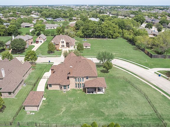 3rd image of 925 Lorene Dr