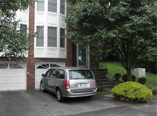 1711 Timberidge Dr, Bethel Park, PA