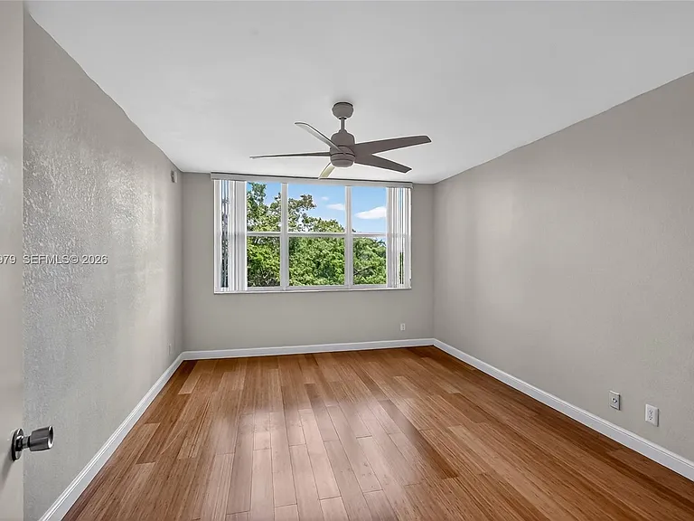 4015 W Palm Aire Dr #502 — Photo 12