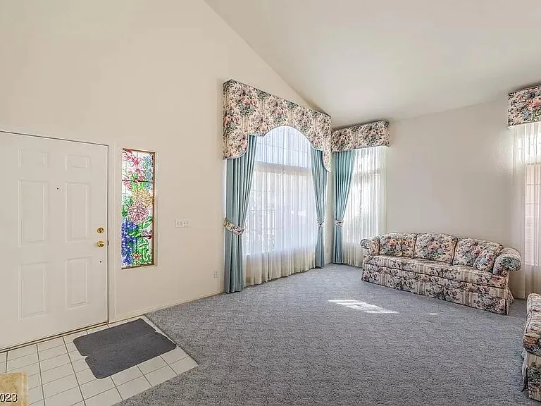 8939 Dove Cove Dr — Photo 4