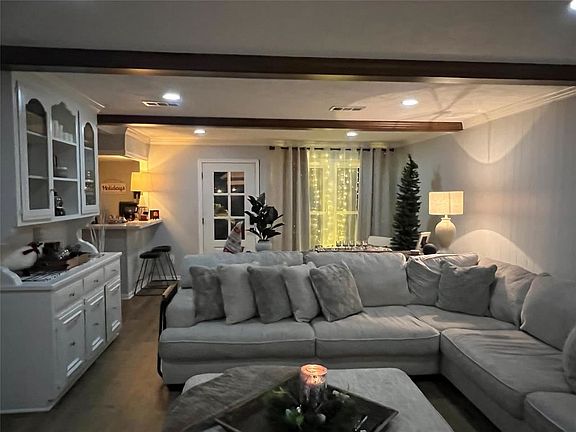 4th image of 15614 Pebble Bend Dr