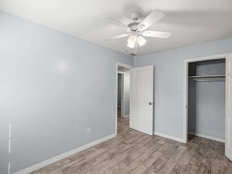 929 SE 9th Pl — Photo 7