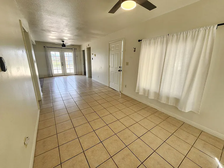 5762 Howard Way — Photo 12