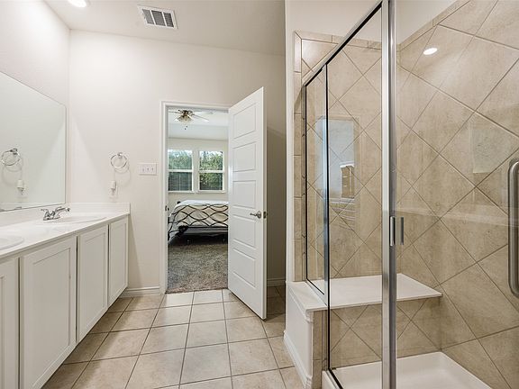 5th image of 1101 Crepe Myrtle Ln