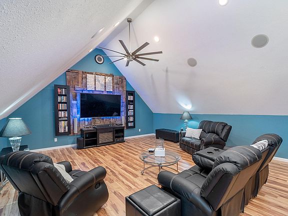 4th image of 303 W Orleans St