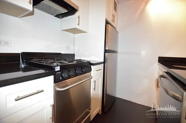 Rented by Manhattan Realty Group | media 5