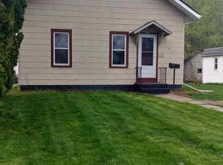 405 SW 2nd St, Aledo, IL 61231