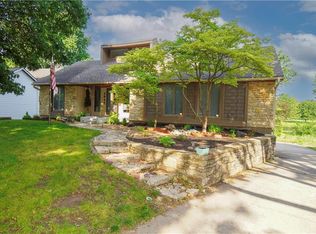 3942 SW Linden Ln, Lees Summit, MO 64082