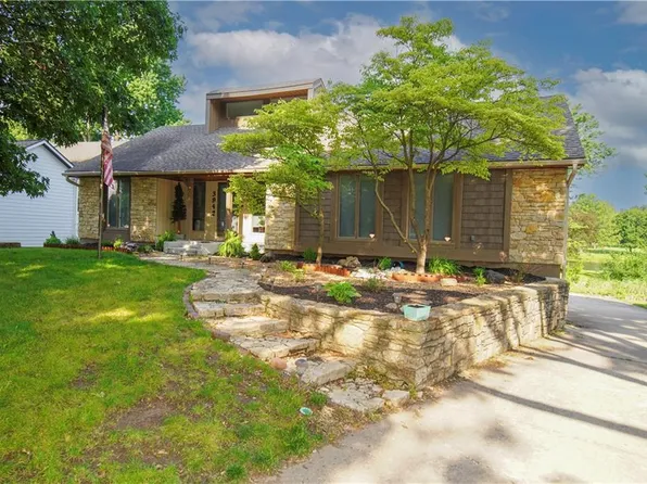 3942 SW Linden Ln, Lees Summit, MO 64082