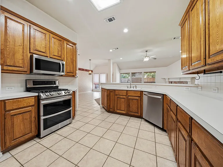 3011 Downhill Ln — Photo 12