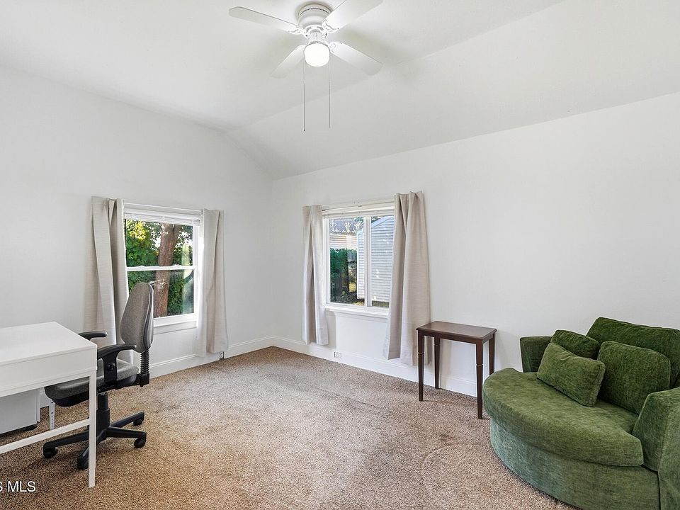 22nd image of 1543 Travis Dr