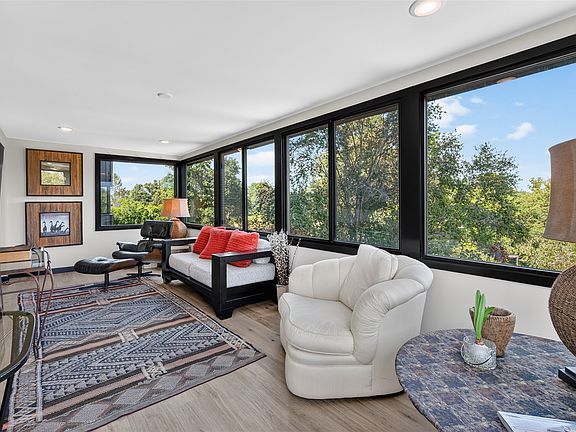 5th image of 3131 Fleur Dr Unit 402