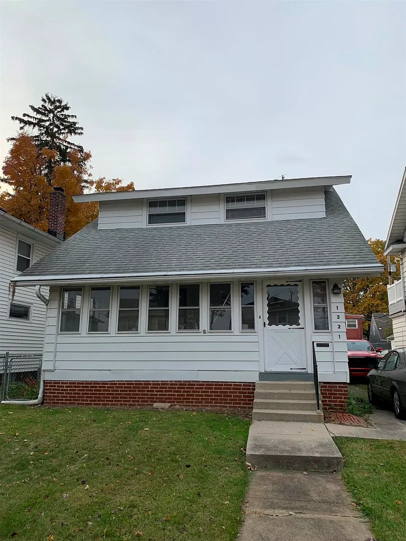 1321 Pemberton Dr photo 1