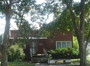 220 S Federal St, Hampton, IA 50441