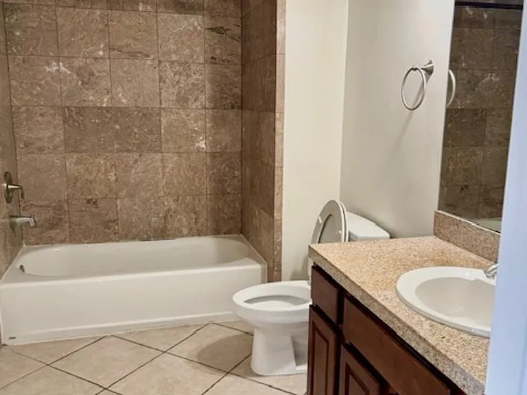 13525 Vanowen St #106 — Photo 5