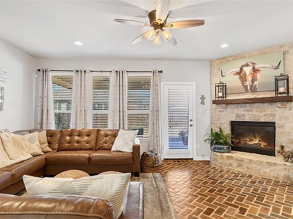 5th image of 3207 Gerry Dr