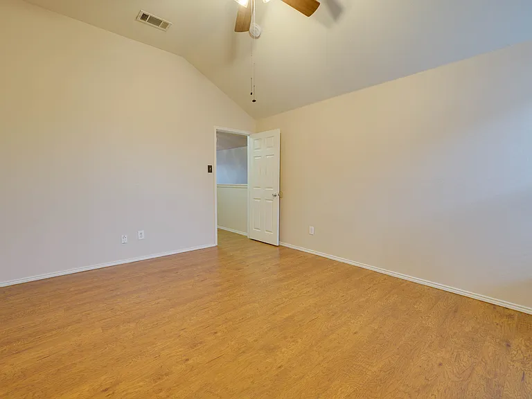 506 Hickory Ln — Photo 6