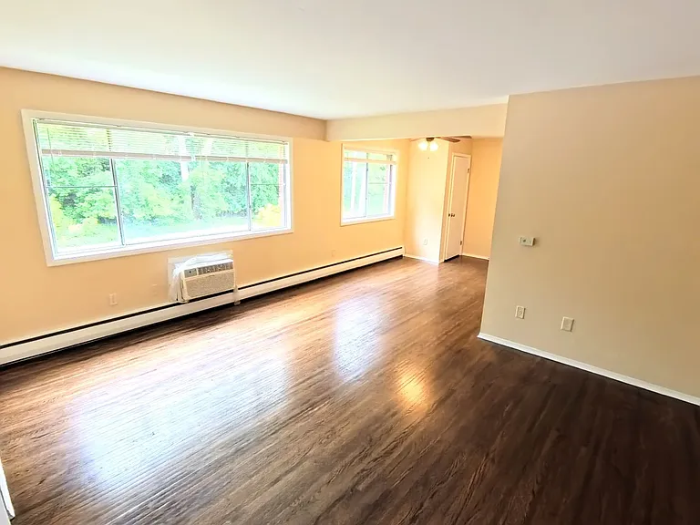 138-154 Woodhill Dr — Photo 43