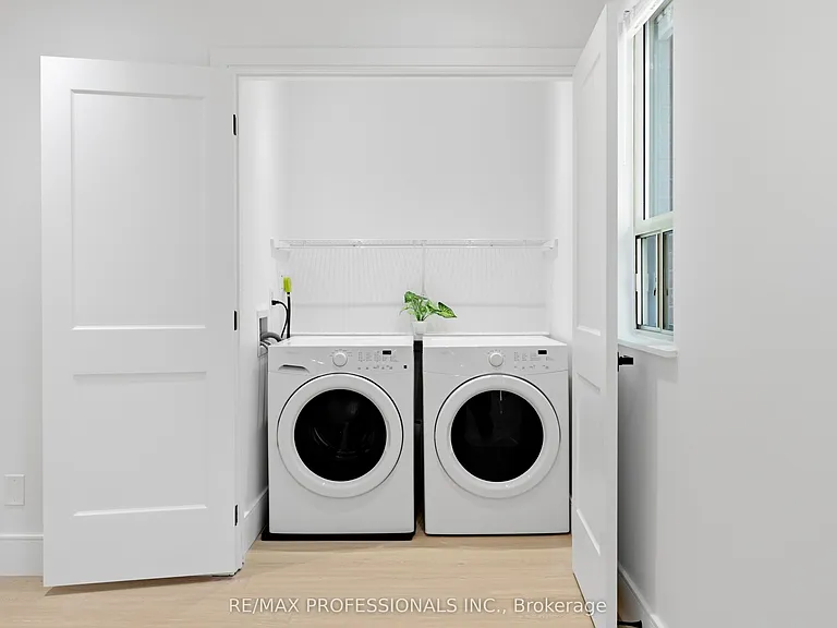 105 Cavell Ave — Photo 38