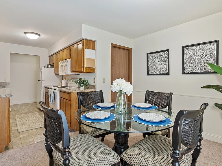 York Creek Apartments — Photo 10