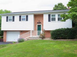 715 High Ridge Rd, Columbia, PA 17512