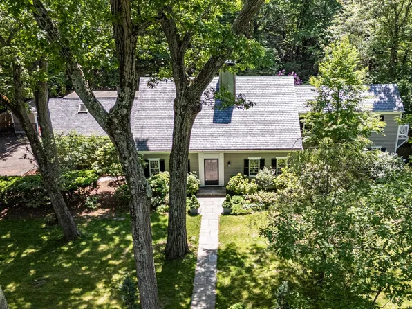 284 Woodland Rd, Brookline, MA 02467