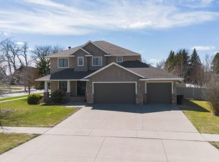 5690 W Prairiewood Dr, Grand Forks, ND 58201