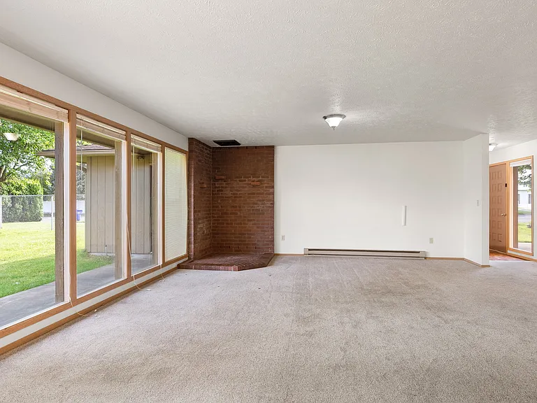 11706 E 24th Ave — Photo 5