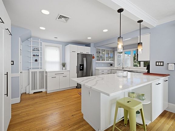 5th image of 11 Crescent Hill Ave