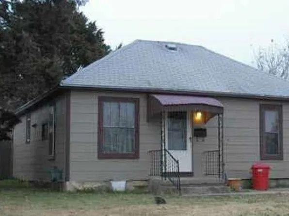 214 N Iowa St, Winfield, KS 67156