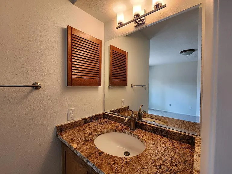 3100 Plaza Blanca — Photo 10