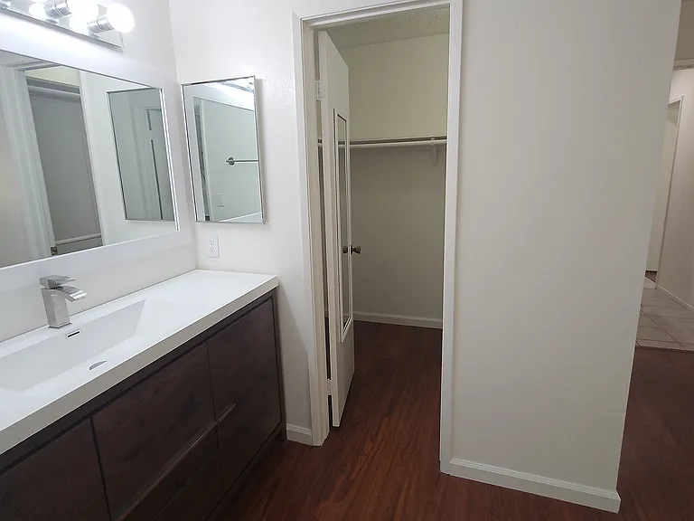20727 Horace St — Photo 20