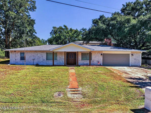 1700 Seacliffe Dr, Gautier, MS 39553