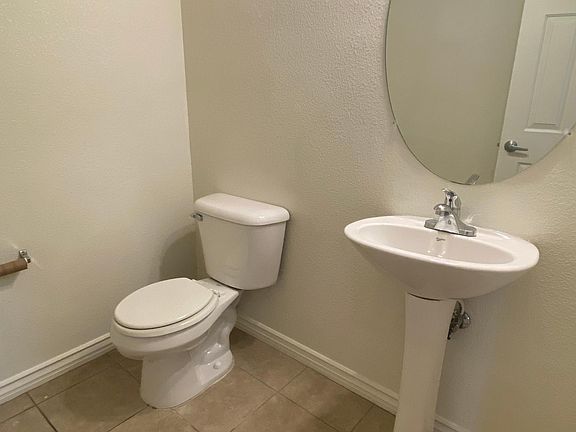 5th image of 8705 Evan Lilas St