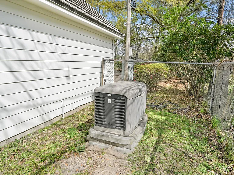 13835 Jarvis Rd — Photo 34