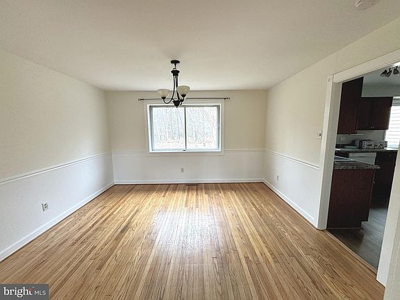 4th image of 1717 Red Oak Rd